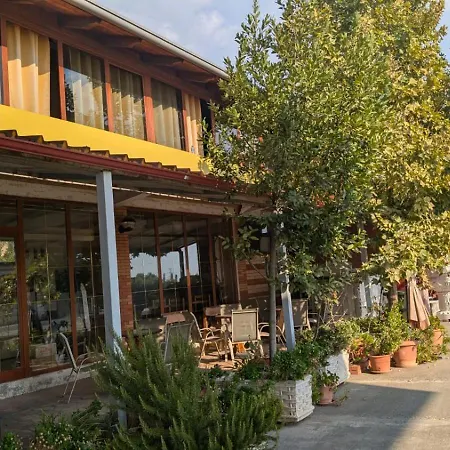 Demal Motel *